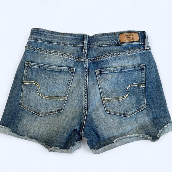 Levi high rise Jean shorts size 8/29 EUC cut off denim - Picture 4 of 8